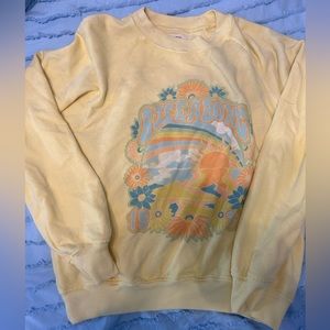 Super cute billabong crewneck! In Great condition, only worn once :)